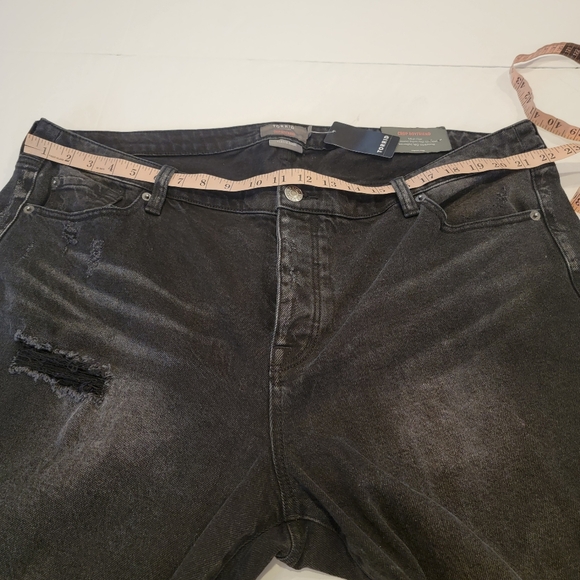 Torrid Crop Boyfriend Jean - Classic Denim Black Medium Wash Plus Size 20 NWT! - Picture 11 of 17